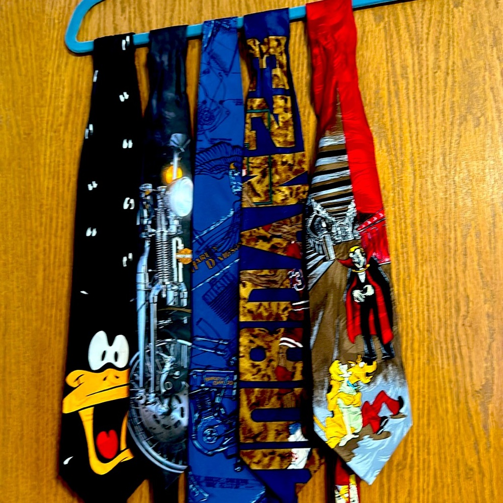 Assortment of men’s retro fun ties!!!!